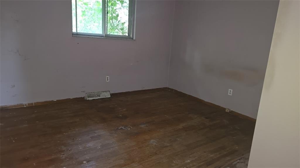 1131 Hamil Road Verona, PA 15147 - Photo 7 of 9 Gallery Image 7