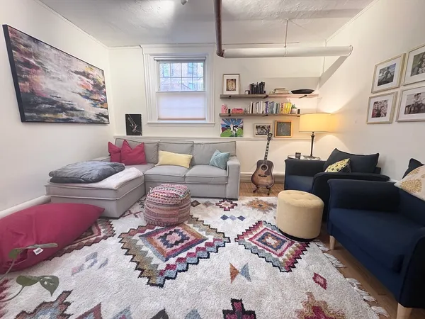 $3,700 | 139 Beaconsfield Road, Unit 1B, Brookline, MA 02445