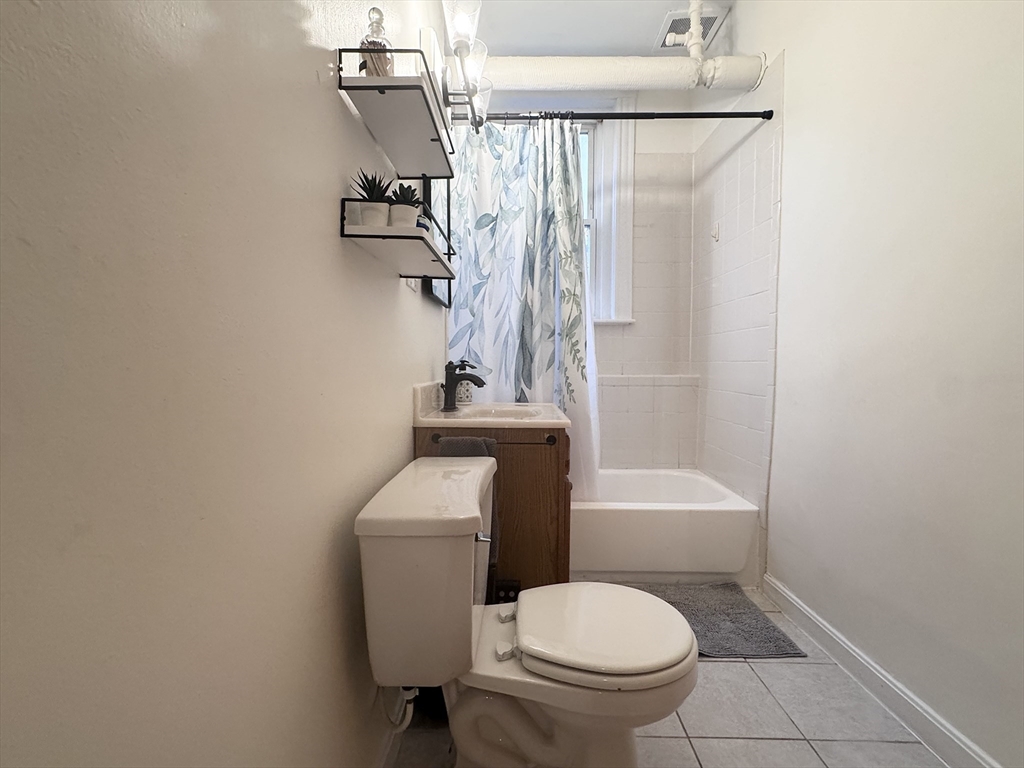 139 Beaconsfield Road, Unit 1B Brookline, MA 02445 - Photo 13 of 19