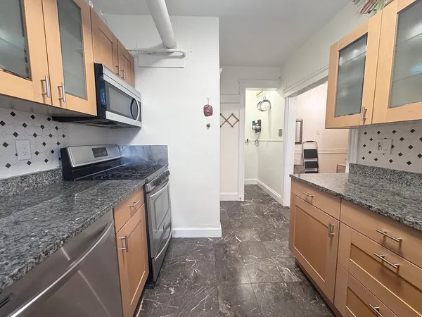$3,700 | 139 Beaconsfield Road, Unit 1B, Brookline, MA 02445