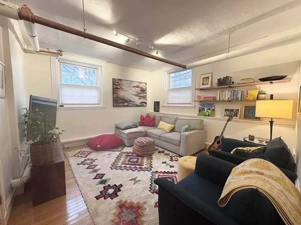 $3,700 | 139 Beaconsfield Road, Unit 1B, Brookline, MA 02445