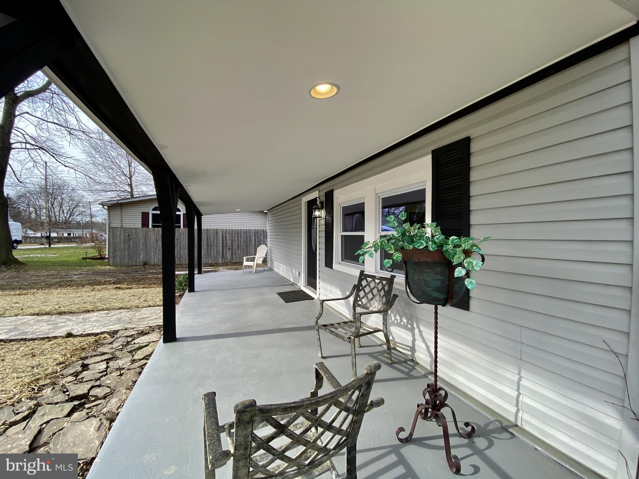28 1/2 Mowery Road New Castle, DE 19720 - Photo 2 of 31 Front Porch