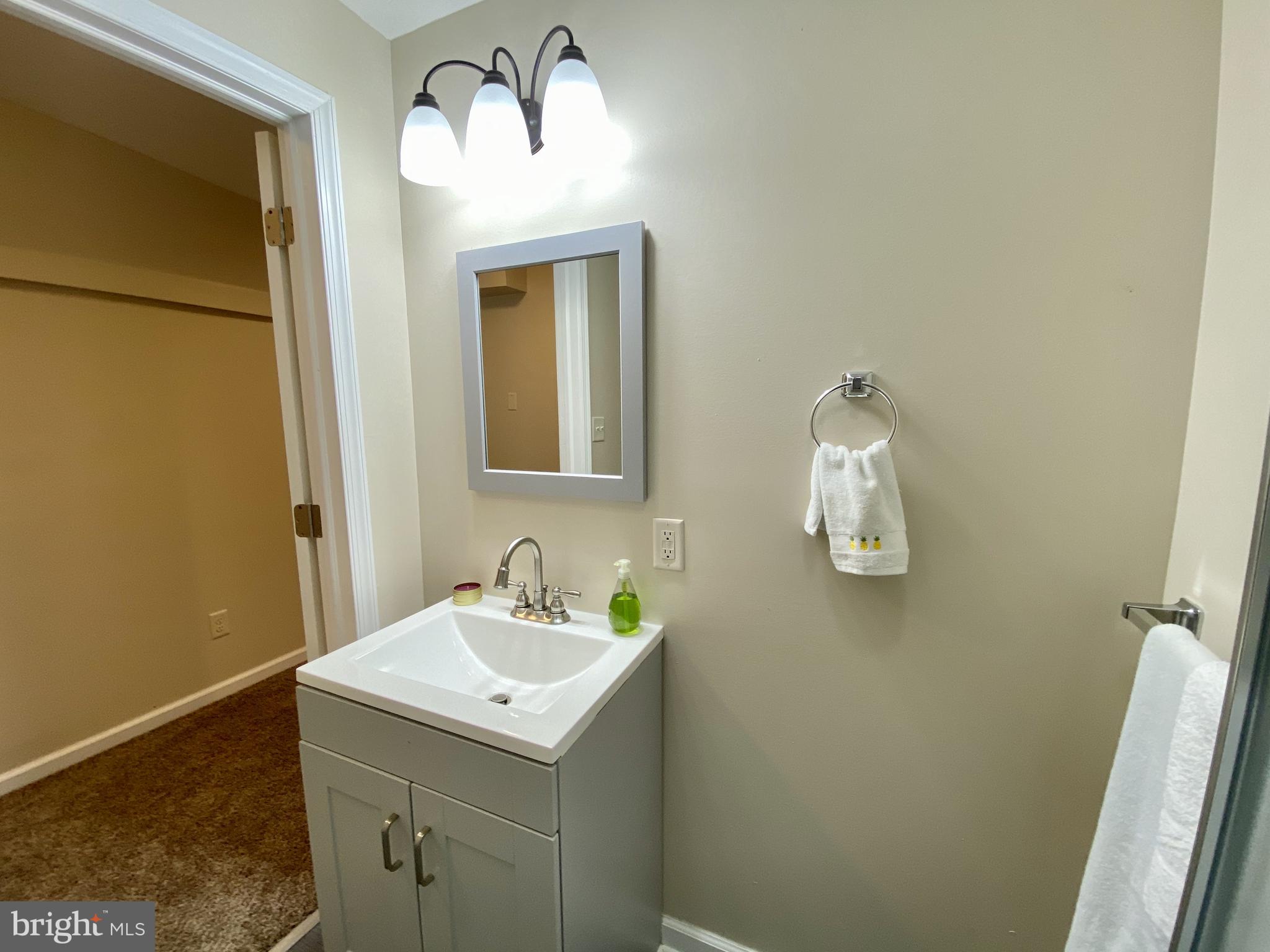 28 1/2 Mowery Road New Castle, DE 19720 - Photo 27 of 31 Master En Suite Bath