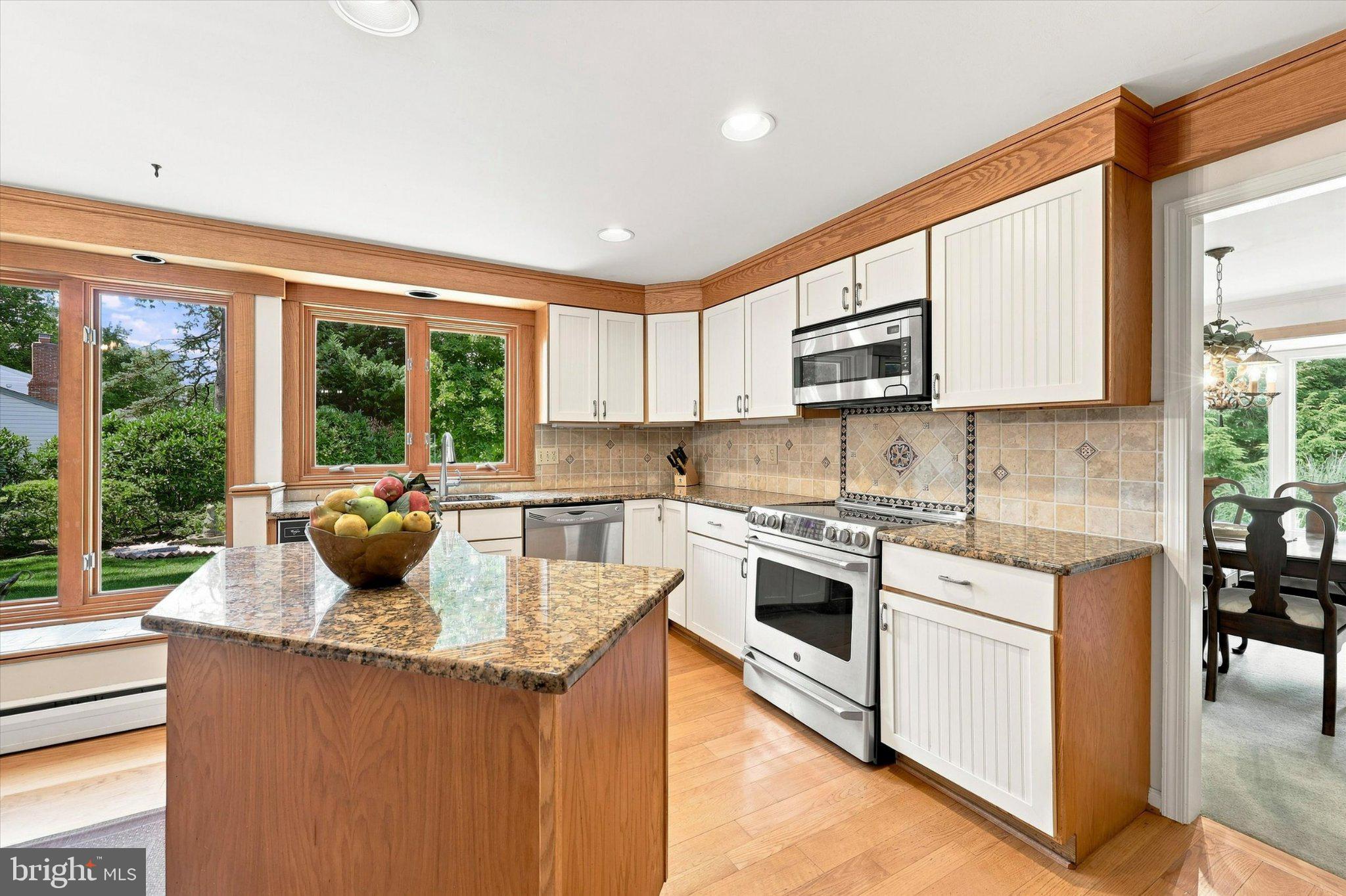 809 Cloverly Road Berwyn, PA 19312 - Photo 10 of 32 Bright and inviting kitchen oasis.