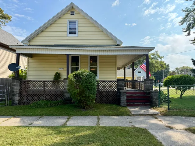 $199,000 | 1019 Vine Street, Manistee, MI 49660
