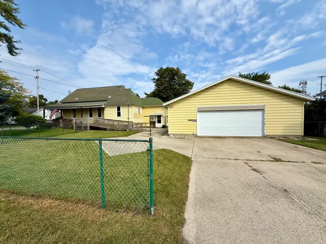 $199,000 | 1019 Vine Street, Manistee, MI 49660