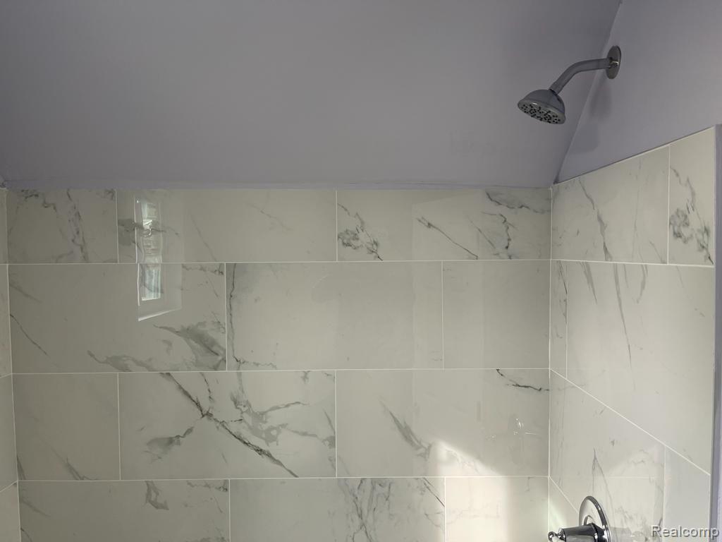17898 Common Road Roseville, MI 48066 - Photo 47 of 58 43.jpeg