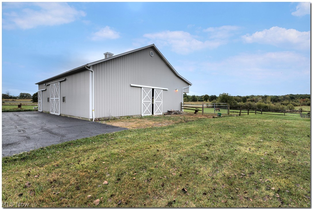 2220 Wilbur Road Medina, OH 44256 - Photo 18 of 31 Barn w/ Attached Pasture