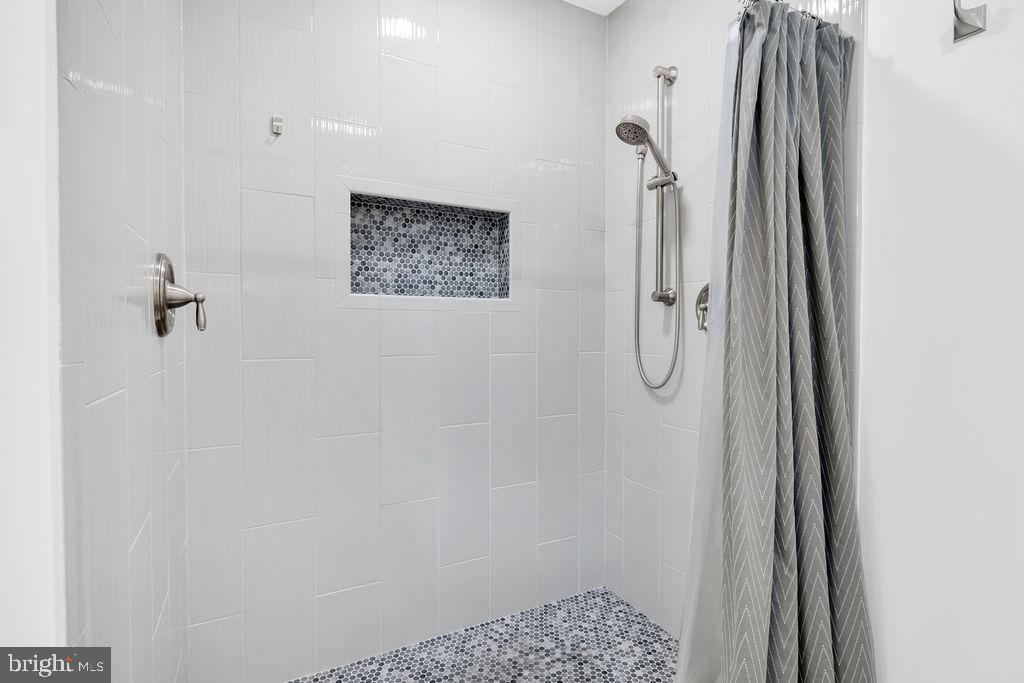 185 Gardners Road Cross Junction, VA 22625 - Photo 22 of 58 Master Shower