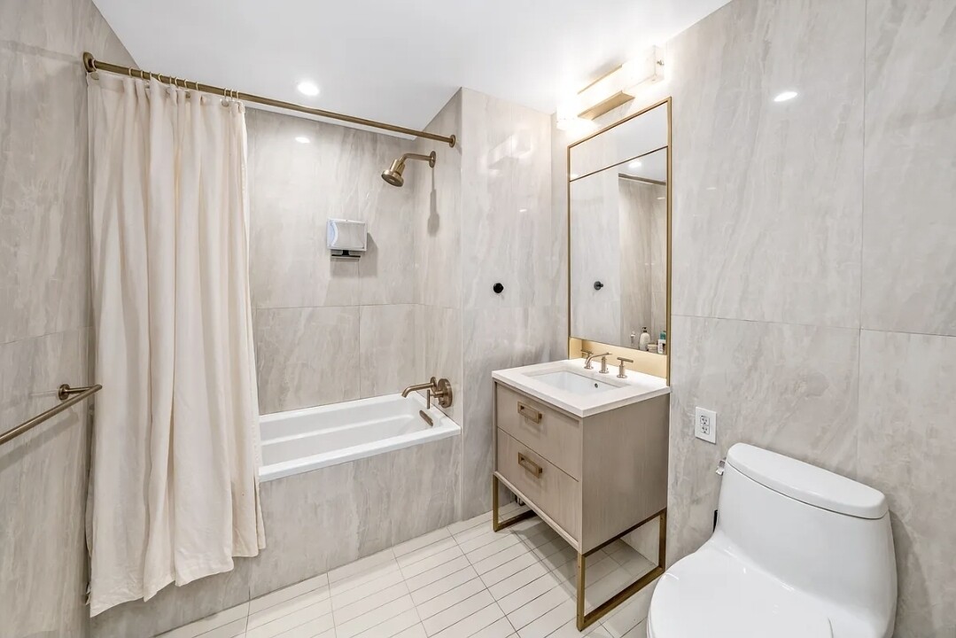 3 Court Square, Unit 2904 Queens, NY 11101 - Photo 4 of 12 a bathroom with a sink toilet and shower