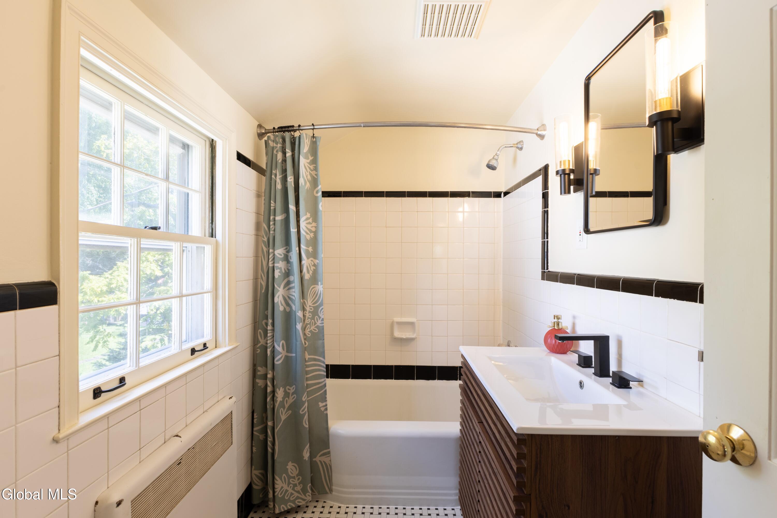 28 Douglas Road Bethlehem, NY 12054 - Photo 14 of 40 28 Douglas Rd Full Bath 1
