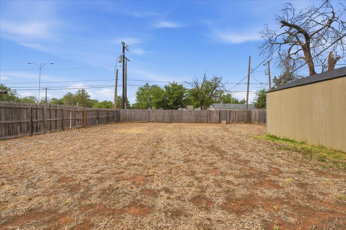 2503 30th Street Lubbock, TX 79410 - Photo 24 of 26 a backyard of a house