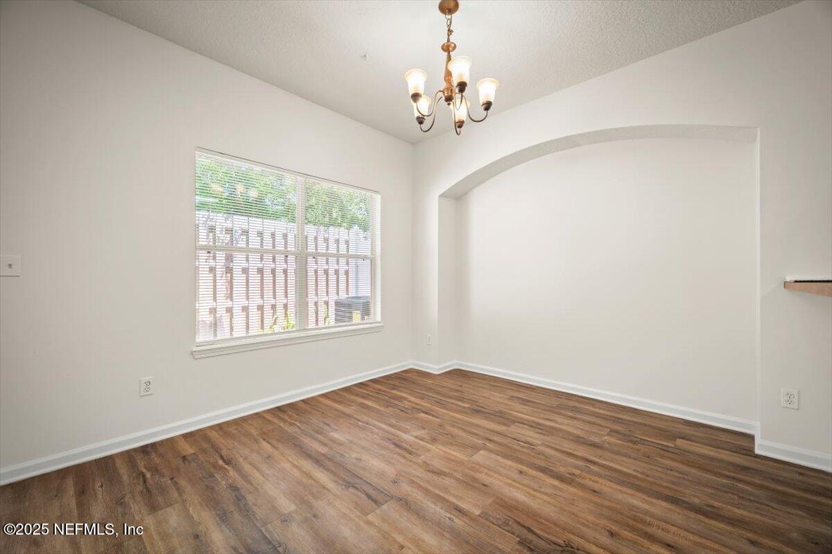 5260 Collins Road, Unit 1301 Jacksonville, FL 32244 - Photo 12 of 33 Dining room