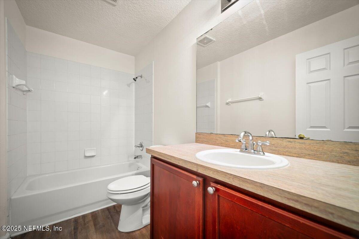 5260 Collins Road, Unit 1301 Jacksonville, FL 32244 - Photo 21 of 33 Hall bath