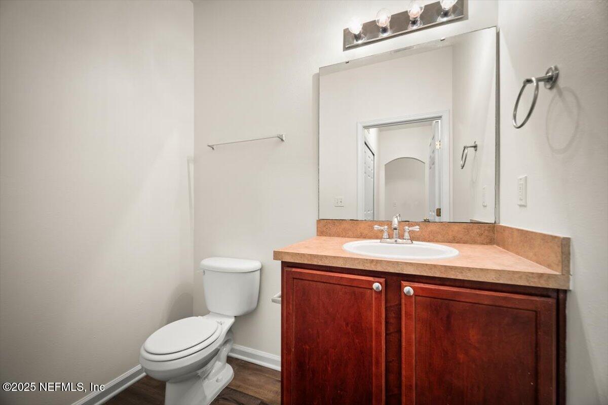 5260 Collins Road, Unit 1301 Jacksonville, FL 32244 - Photo 7 of 33 Downstairs guest bath