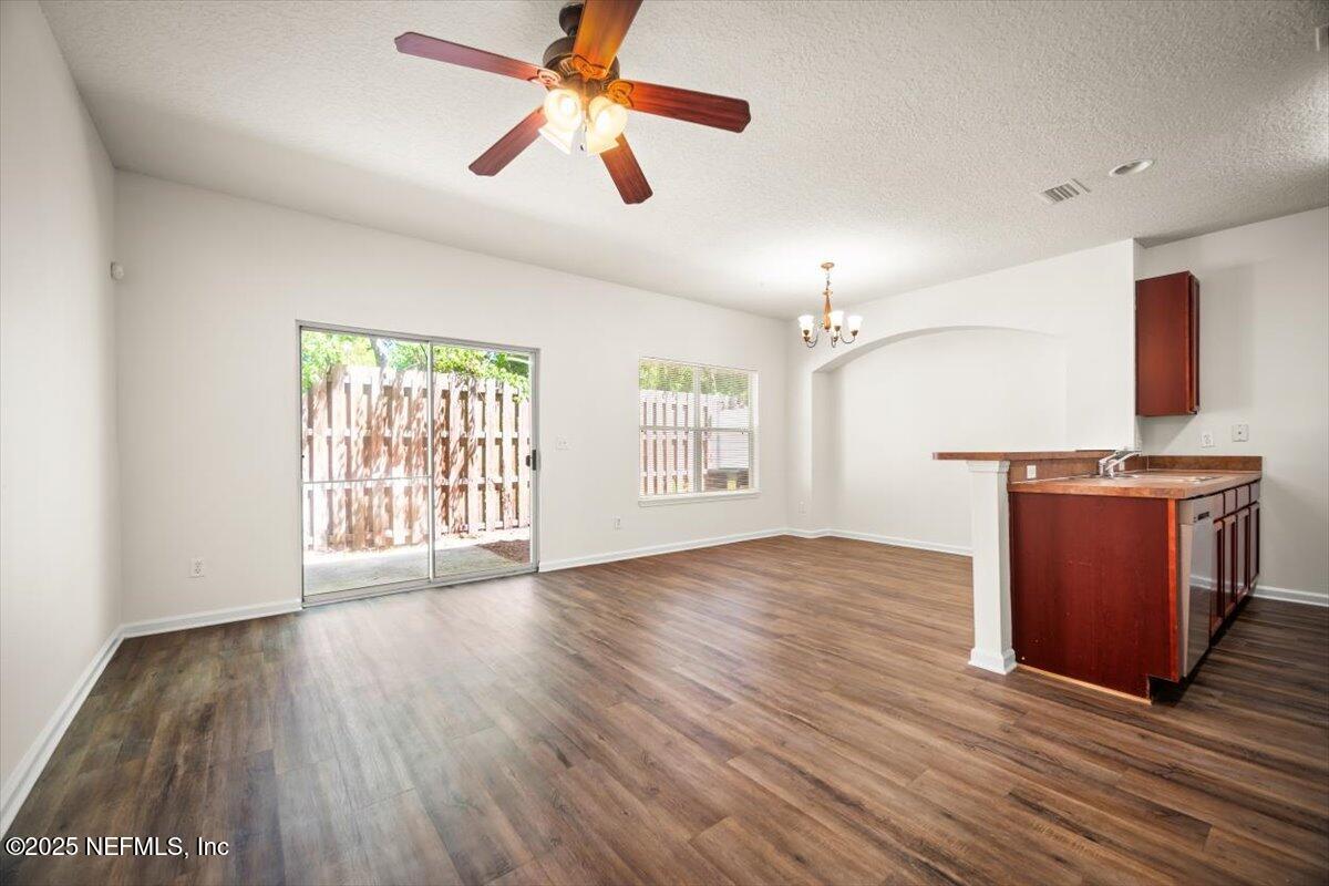 5260 Collins Road, Unit 1301 Jacksonville, FL 32244 - Photo 8 of 33 Living room