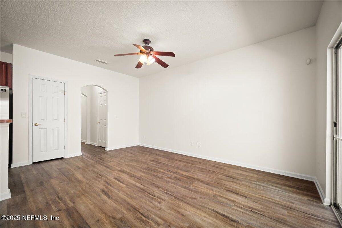 5260 Collins Road, Unit 1301 Jacksonville, FL 32244 - Photo 10 of 33 Living room