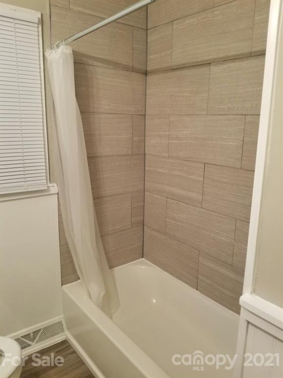 1135 Skyview Road Charlotte, NC 28208 - Photo 13 of 14 a bathroom with a bathtub