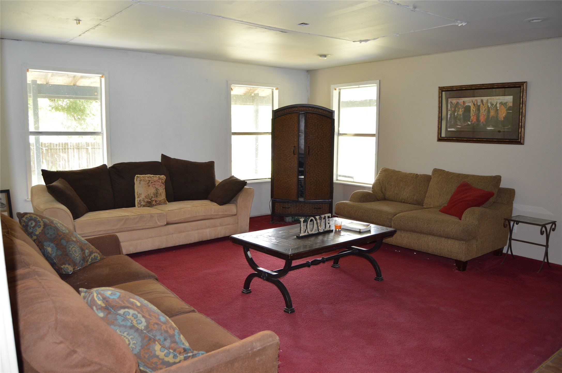 692 Cashscreek Road Palacios, TX 77465 - Photo 11 of 31 a living room with furniture rug and window