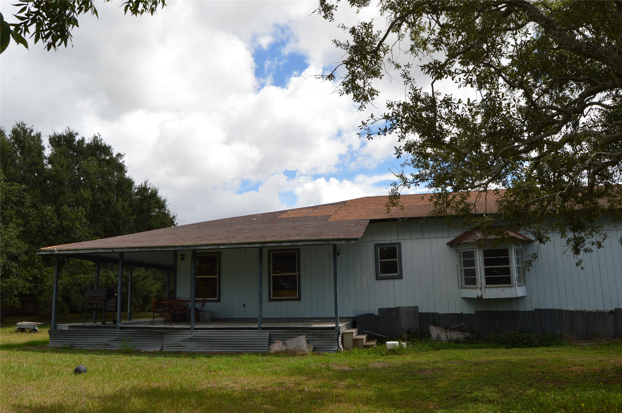 692 Cashscreek Road Palacios, TX 77465 - Photo 23 of 31 a backyard of a house with lots of green space