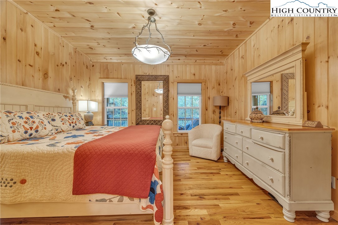 201 Eagles Nest Trail West Jefferson, NC 28694 - Photo 19 of 43 a spacious bedroom with a bed and window