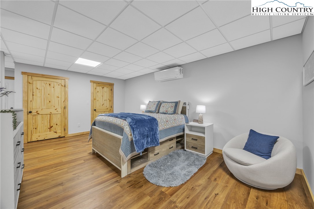 201 Eagles Nest Trail West Jefferson, NC 28694 - Photo 31 of 43 a spacious bedroom with a bed and a couch