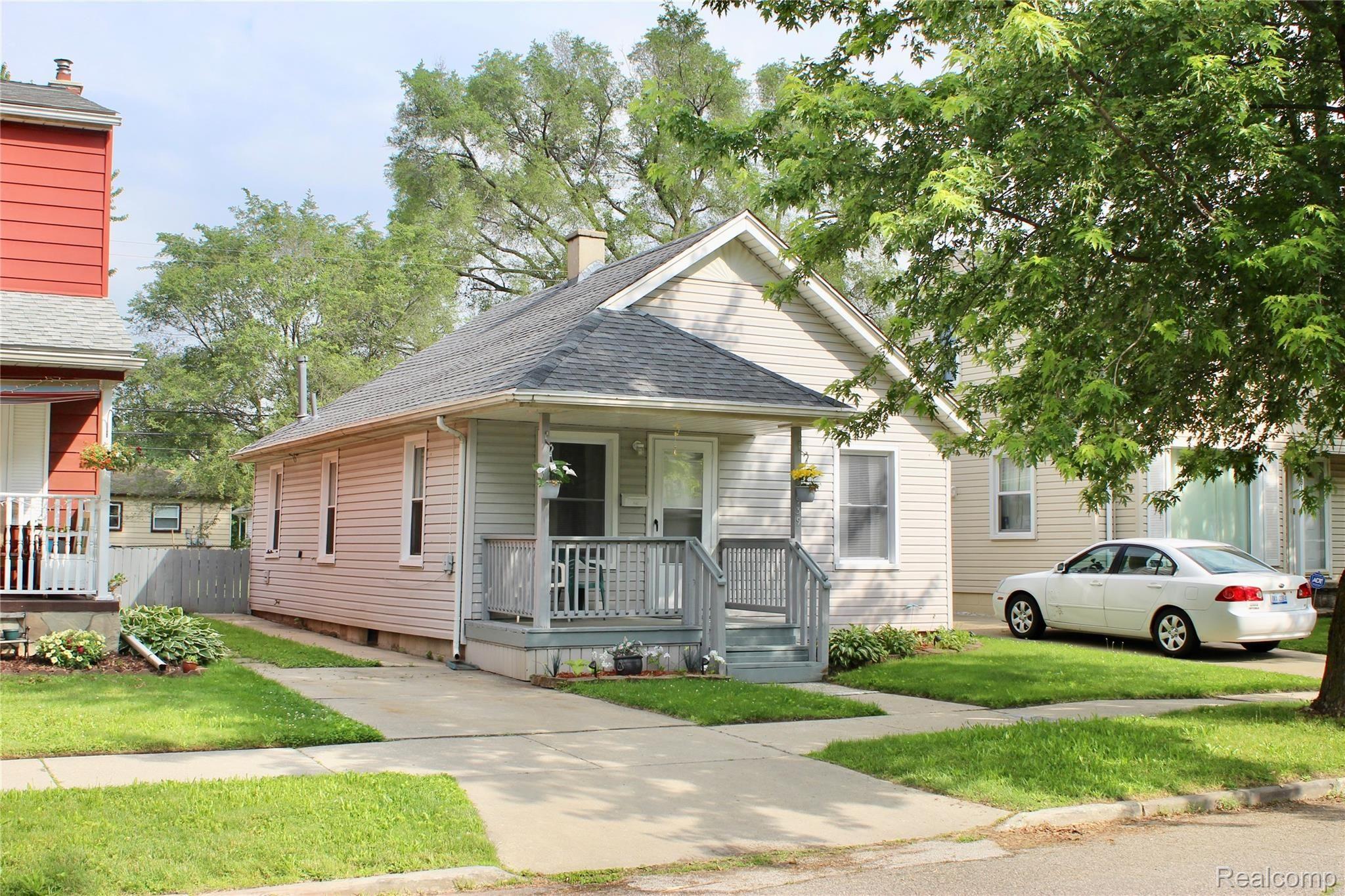 17939 Reed Street Melvindale, MI 48122 - Photo 1 of 11 10793991312_IMG_0972.jpg