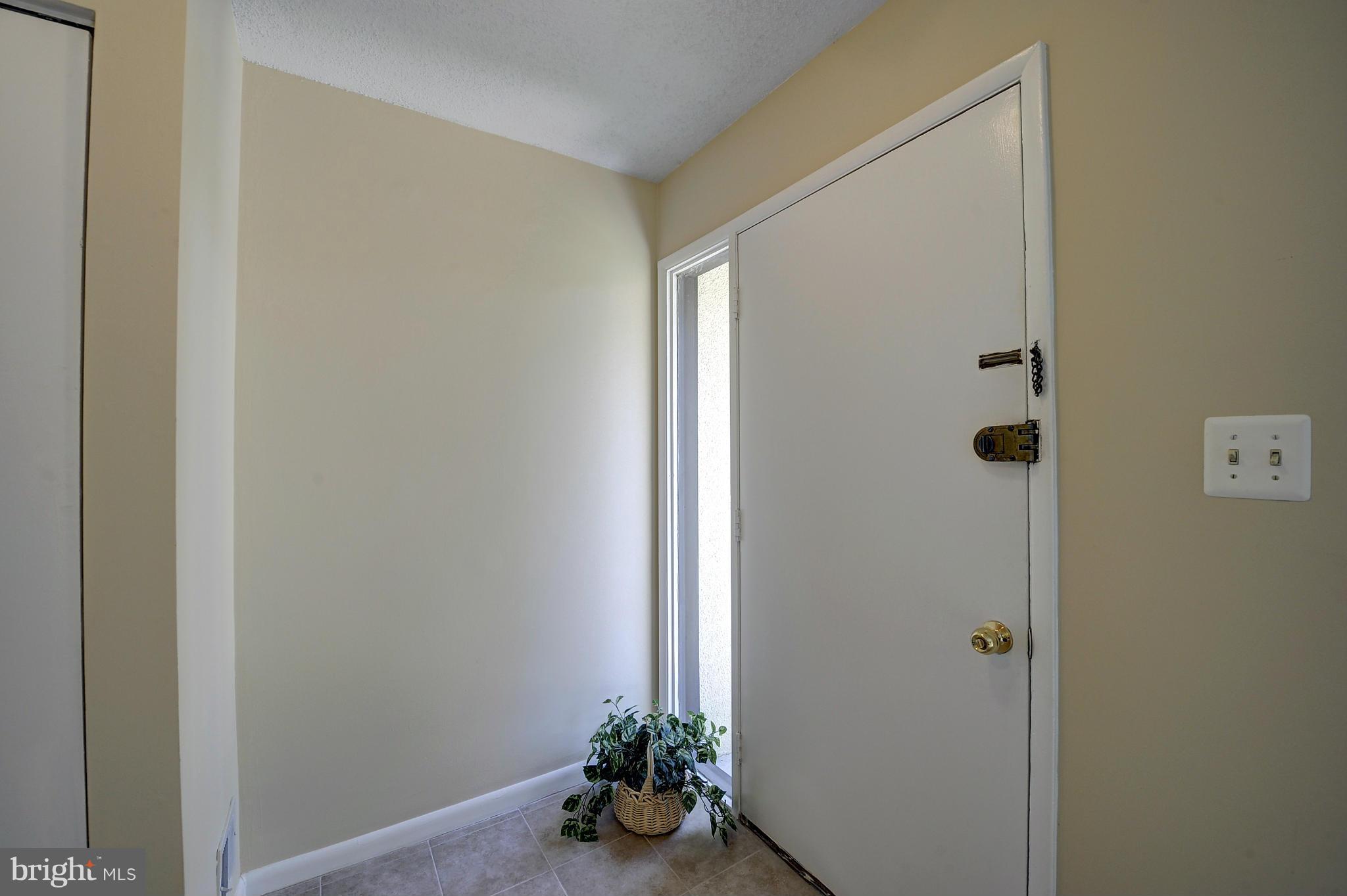 2196 Cartwright Place Reston, VA 20191 - Photo 3 of 30 Entry foyer