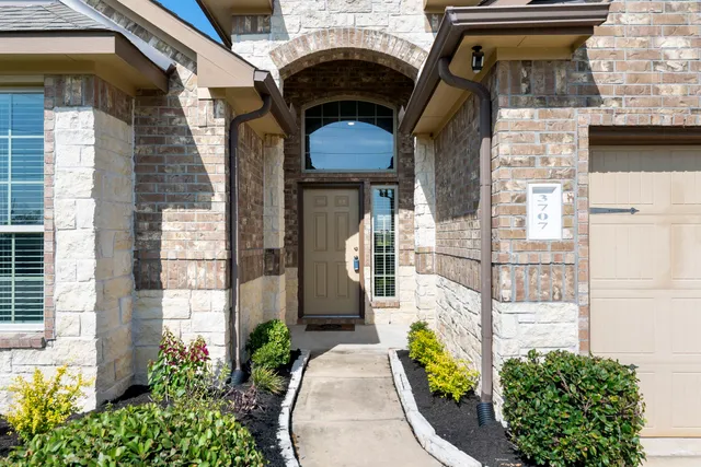 a house view with a outdoor space