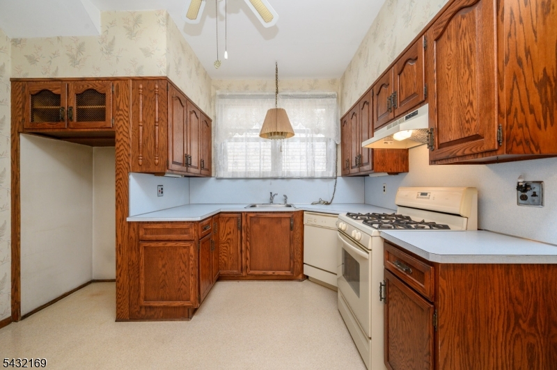 1120 Madison Hill Road Clark, NJ 07066 - Photo 10 of 49