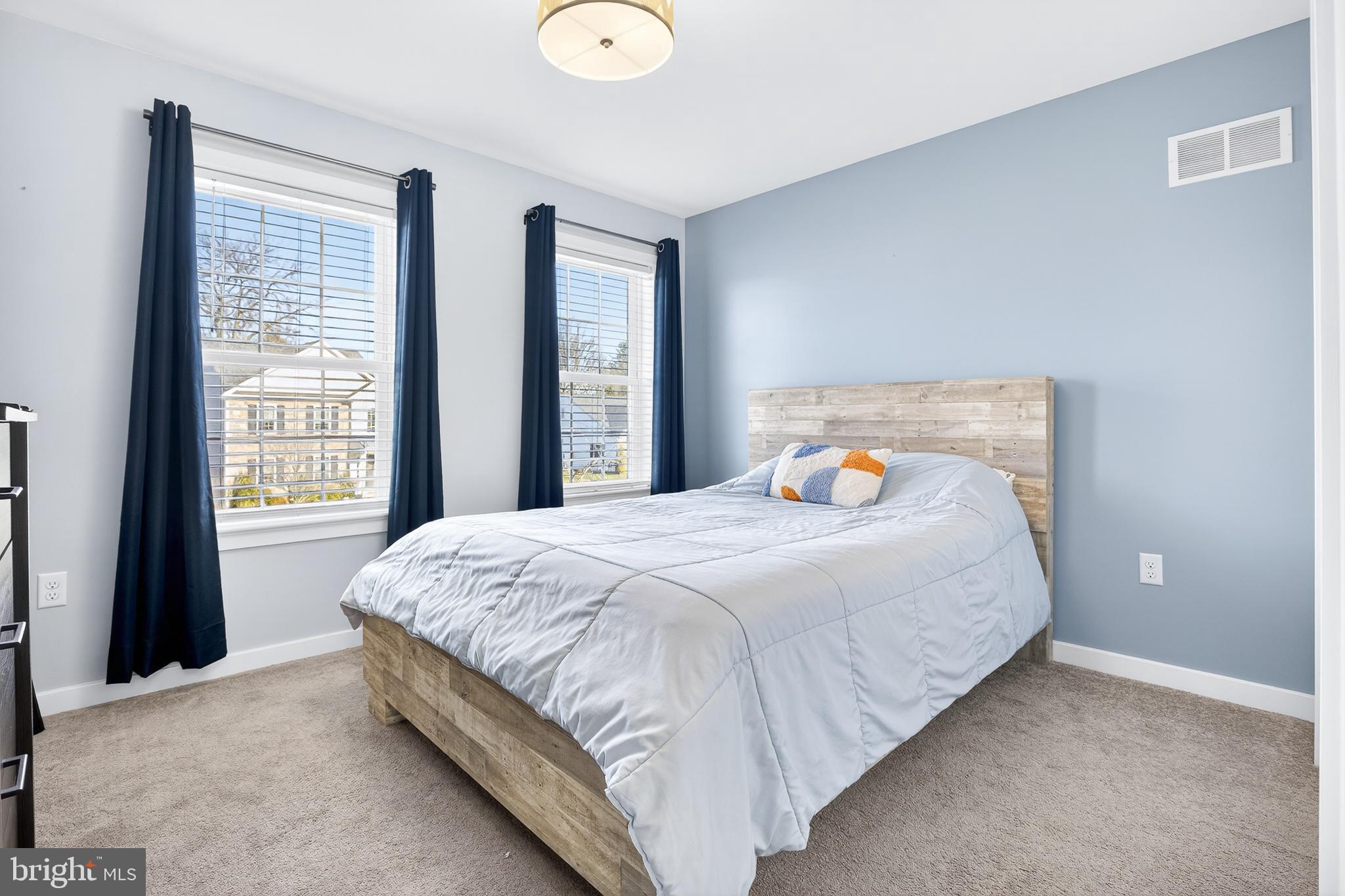 32 Katherines Way Lancaster, PA 17602 - Photo 25 of 42 a bedroom with a bed and window