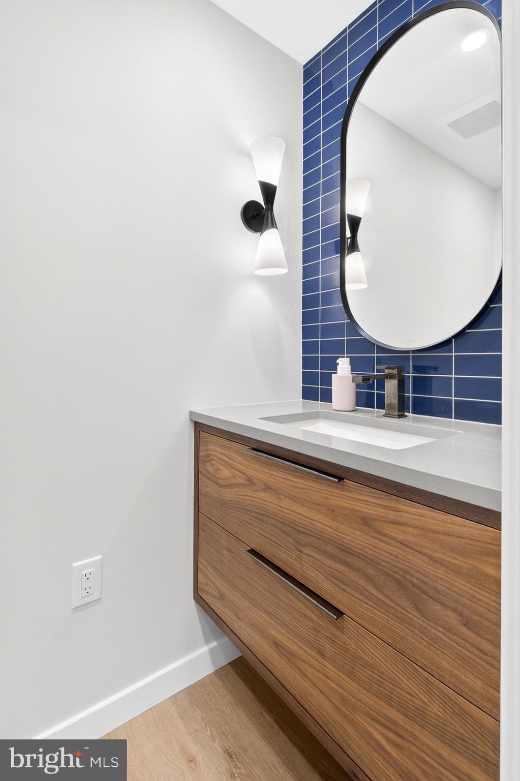 32 Katherines Way Lancaster, PA 17602 - Photo 37 of 42 a bathroom with a sink and a mirror