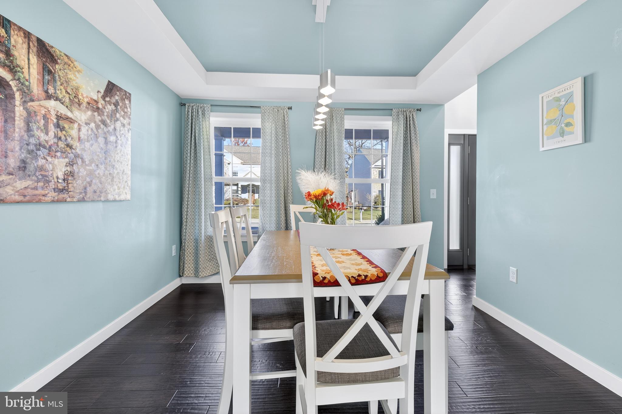 32 Katherines Way Lancaster, PA 17602 - Photo 7 of 42 a dining room with wooden floor and entrance