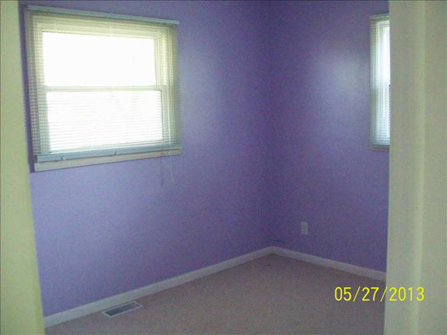 936 South Raisinville Road Monroe, MI 48161 - Photo 5 of 10 20361048-4.JPG