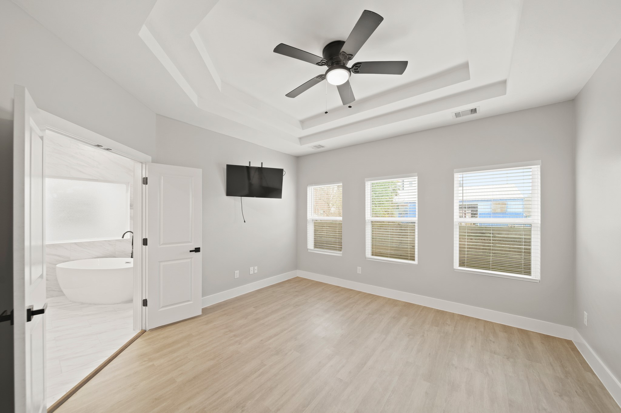 507 Carl Street Houston, TX 77009 - Photo 14 of 25 a view of an empty room with a window
