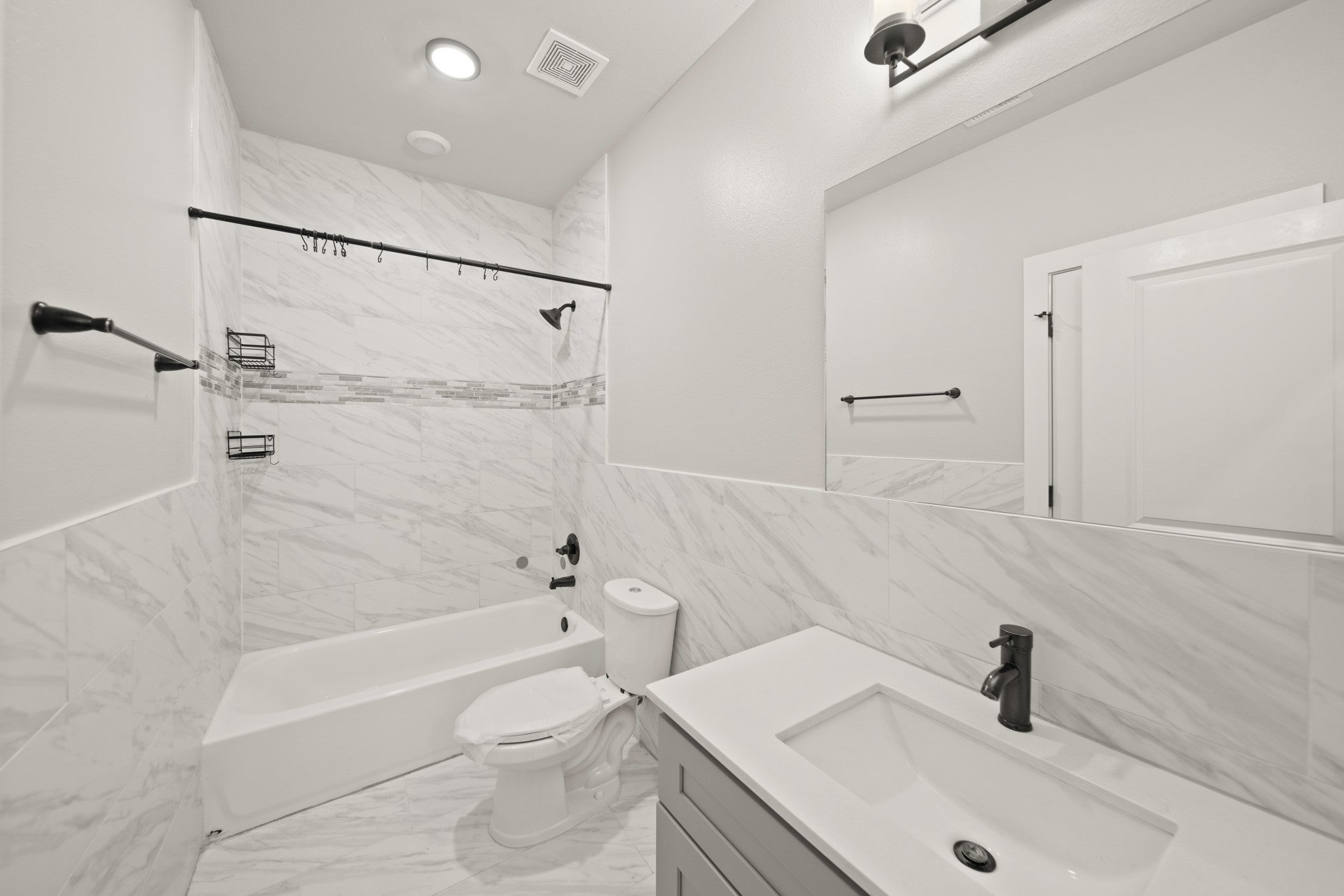 507 Carl Street Houston, TX 77009 - Photo 25 of 25 a bathroom with a sink a toilet and a tub