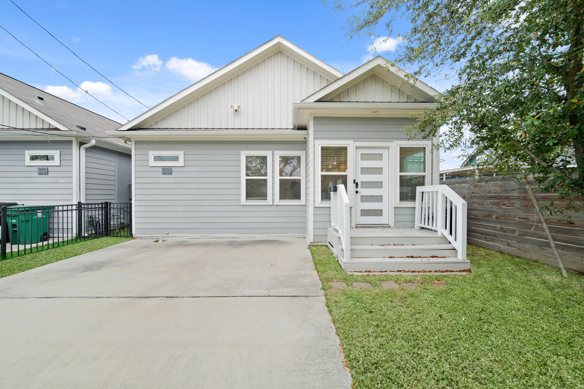 507 Carl Street Houston, TX 77009 - Photo 3 of 25 a front view of a house with a yard
