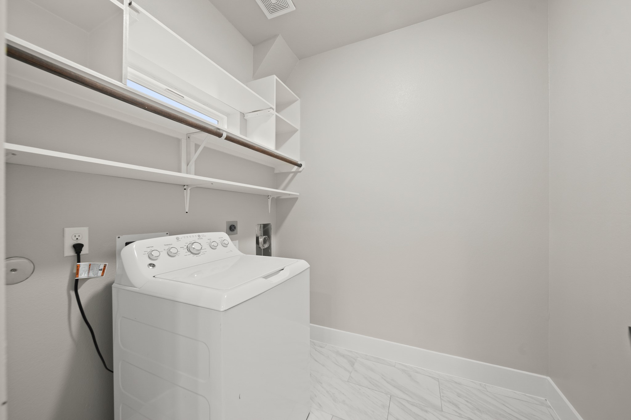 507 Carl Street Houston, TX 77009 - Photo 9 of 25 a utility room with dryer and washer