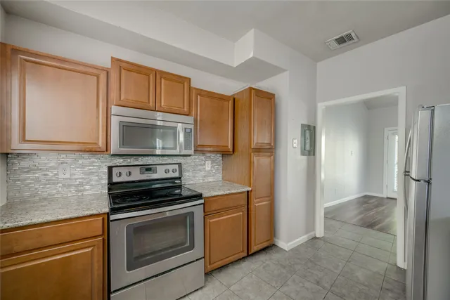 $2,700 | 2612 San Pedro Street, Unit 112, Austin, TX 78705