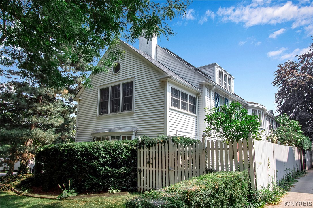 65 Tudor Place Buffalo, NY 14222 - Photo 4 of 48