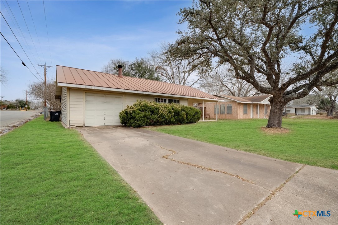 103 Thompson Drive Luling, TX 78648 - Photo 1 of 1 a front view of house with yard and green space