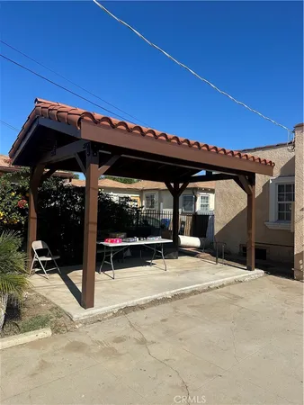 $2,100 | 8731 South Gramercy Place, Los Angeles, CA 90047
