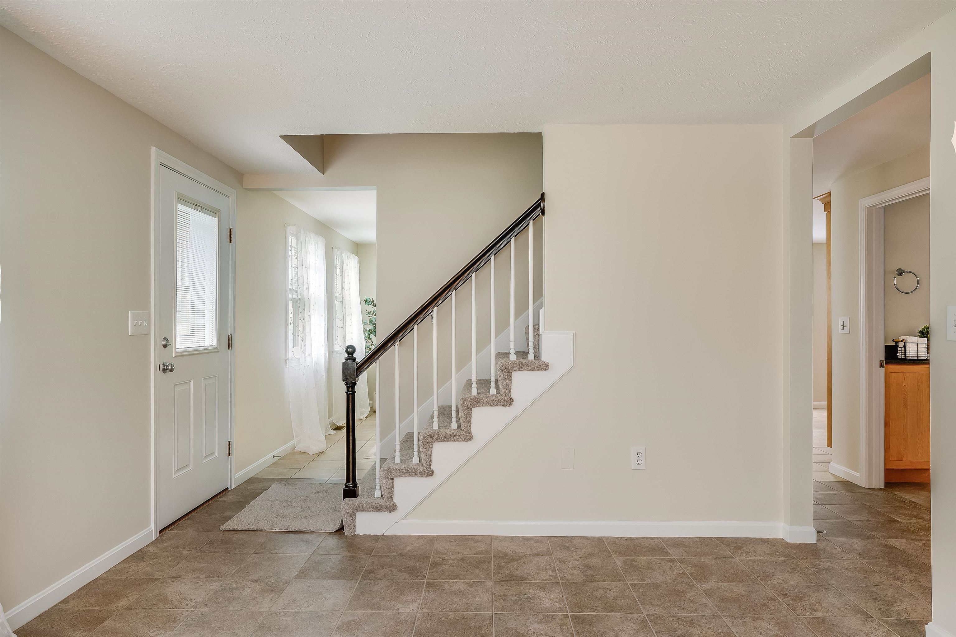 15 Rene Drive Nashua, NH 03062 - Photo 8 of 32