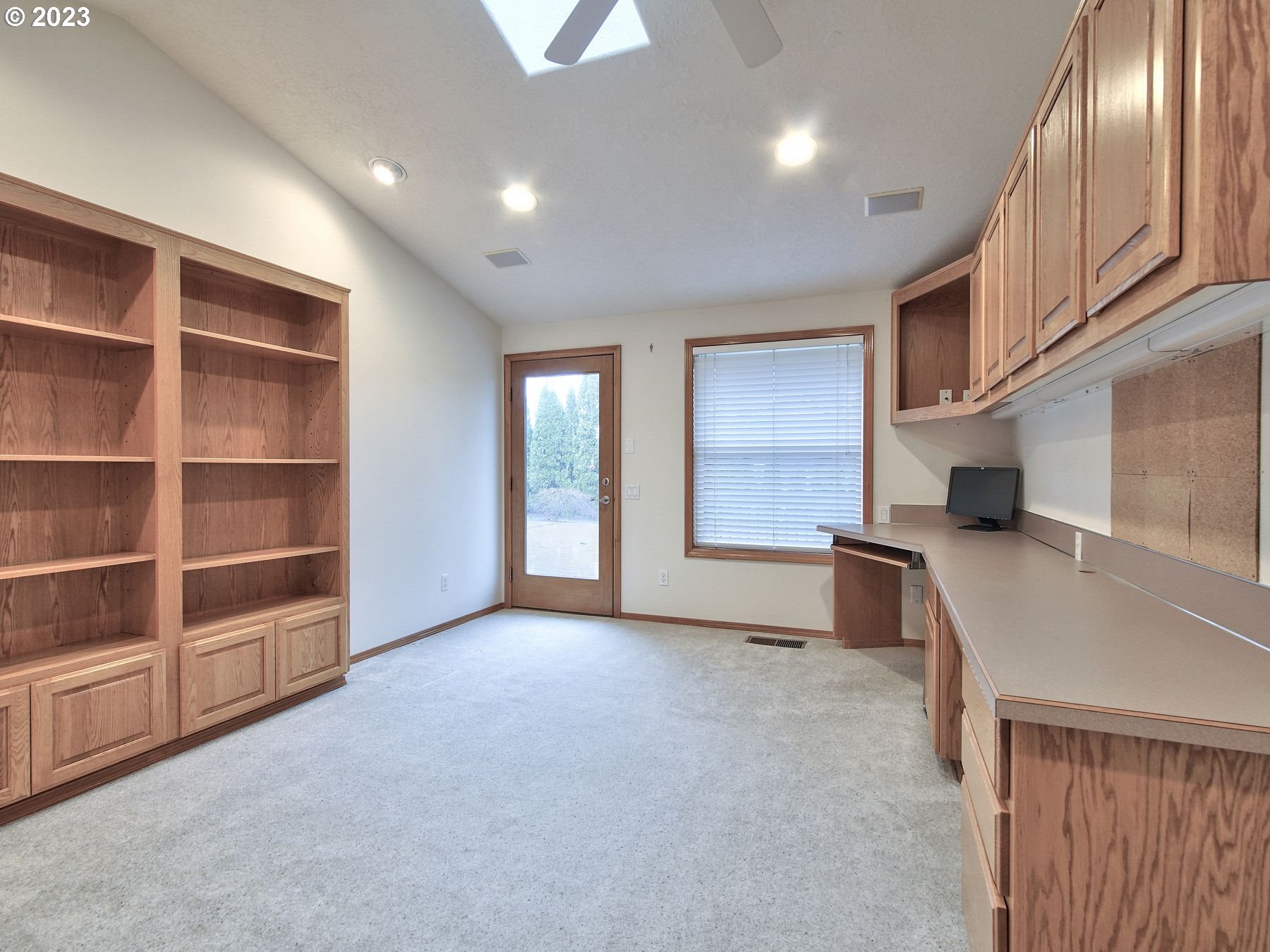 32840 South Meridian Road Woodburn, OR 97071 - Photo 12 of 32 a view of an empty room with a kitchen