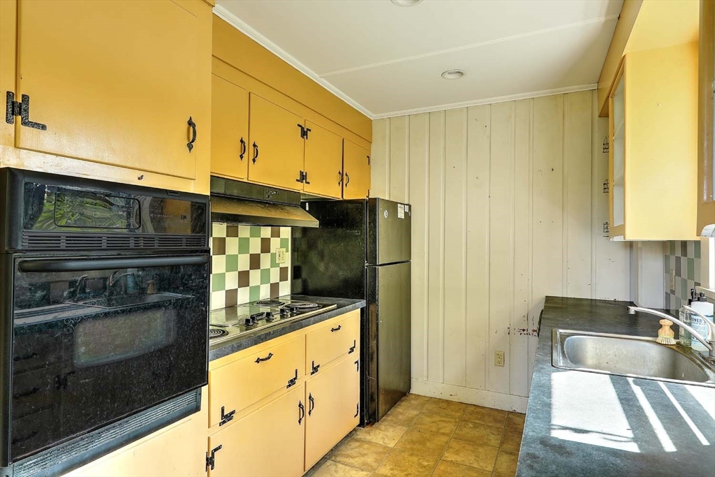 984 Drift Road Westport, MA 02790 - Photo 12 of 29 Gallery Image 12
