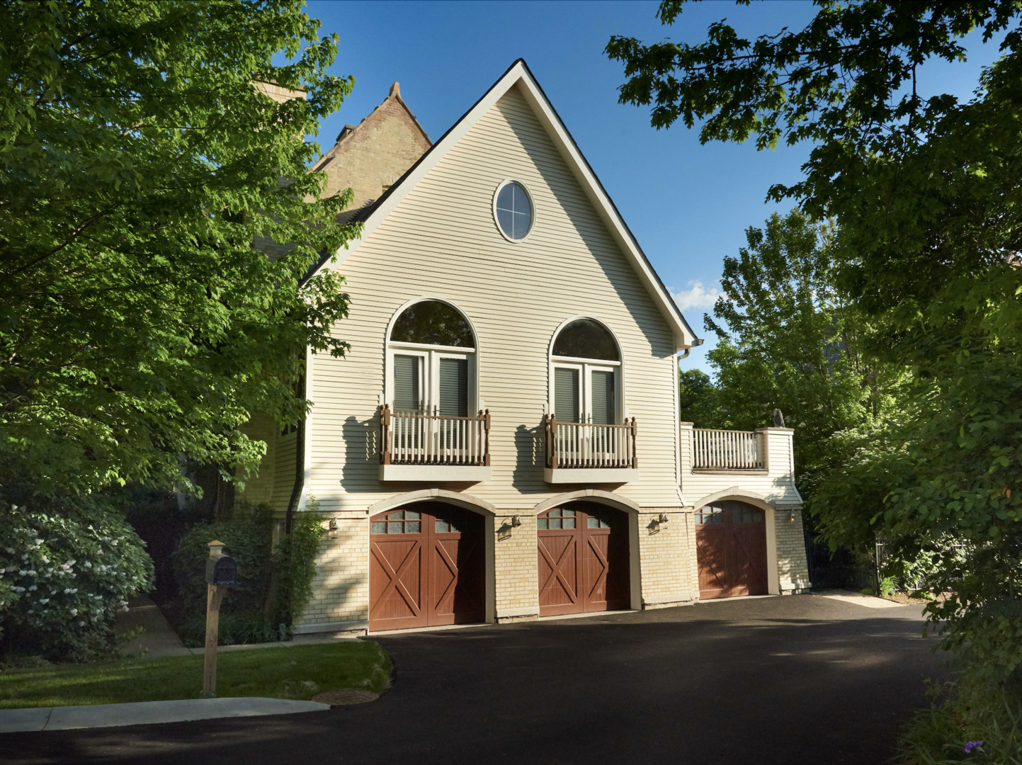 76 Logan Loop Highland Park, IL 60035 - Photo 16 of 17 a front view of a house with a yard