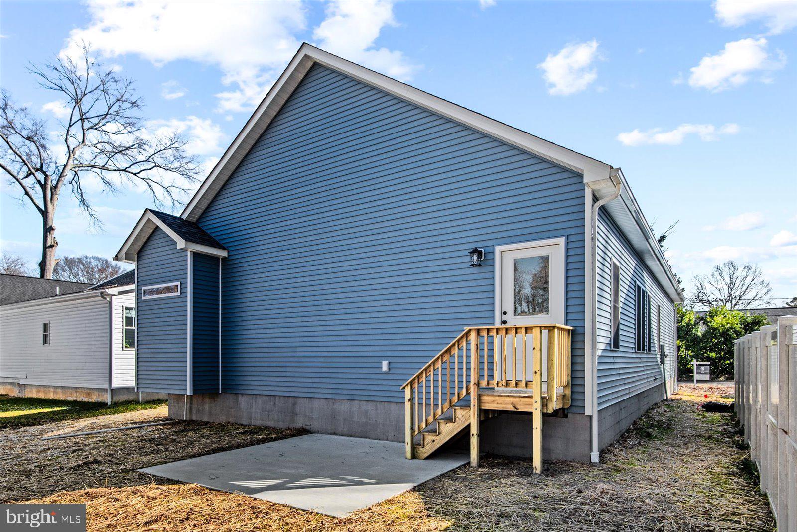 133 6th Street Colonial Beach, VA 22443 - Photo 33 of 34 a front view of a house with a yard