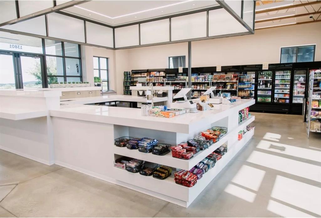 13705 Green Hook Road Fort Worth, TX 76008 - Photo 39 of 40 a kitchen with lots of counter top space
