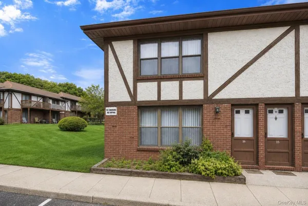 $205,000 | 16 Bailey Court, Unit 16, Middle Island, NY 11953