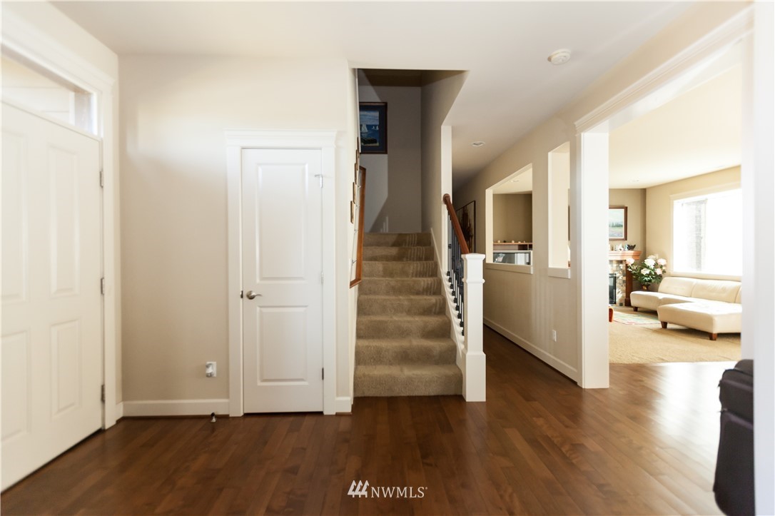 108 Shadow Avenue Southeast Renton, WA 98059 - Photo 4 of 13